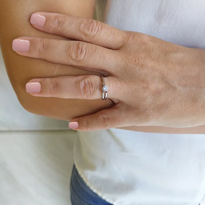 Μονόπετρο λευκόχρυσο δαχτυλίδι 18K με διαμάντι 0.22ct. RD0938