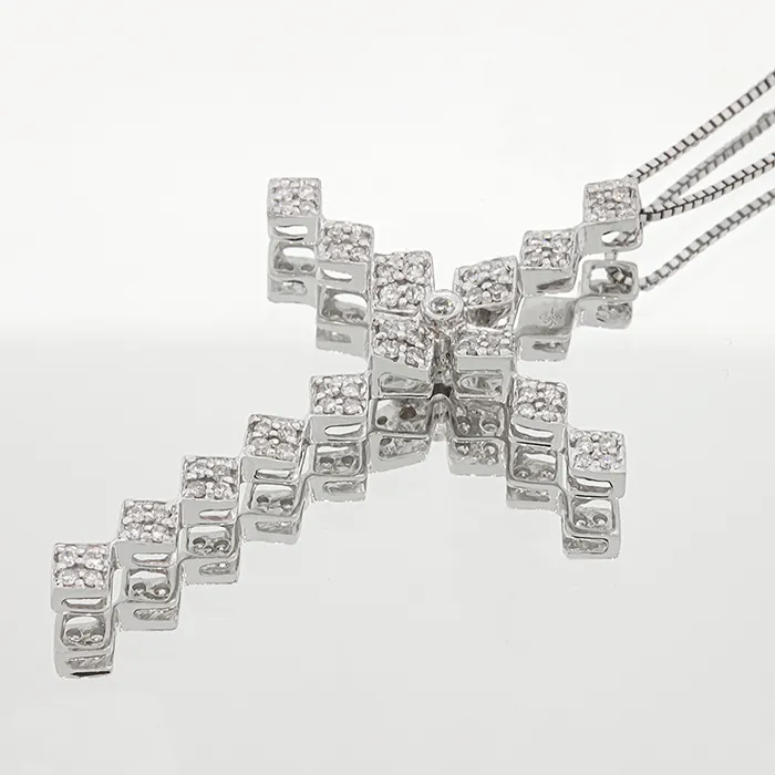 Σταυρός λευκόχρυσος με διαμάντια 0.21ct σε 18 καράτια. CR2612