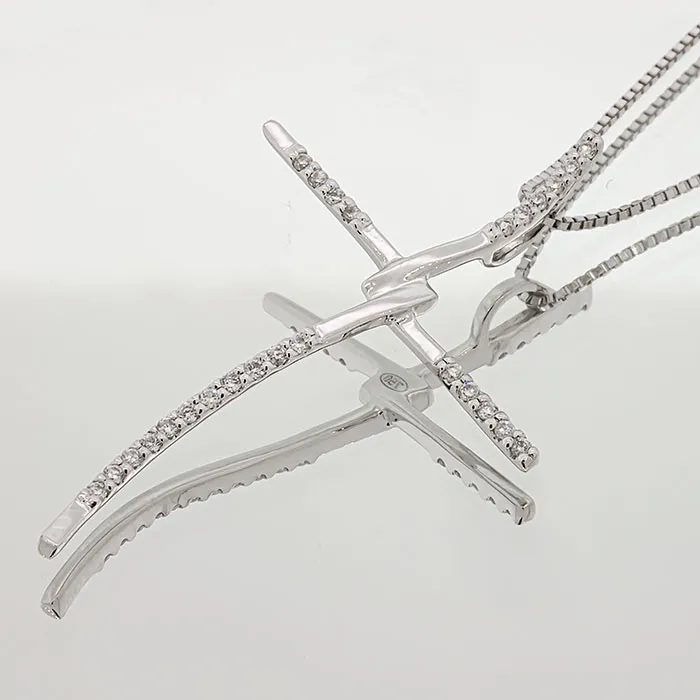 Σταυρός λευκόχρυσος με διαμάντια 0.10ct σε 18 καράτια σετ με αλυσίδα. CR2640