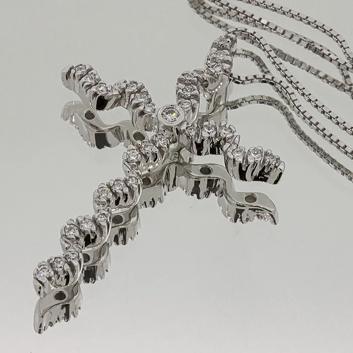 Σταυρός λευκόχρυσος με διαμάντια 0.18ct σε 18 καράτια σετ με αλυσιδα 18Κ. CR0901