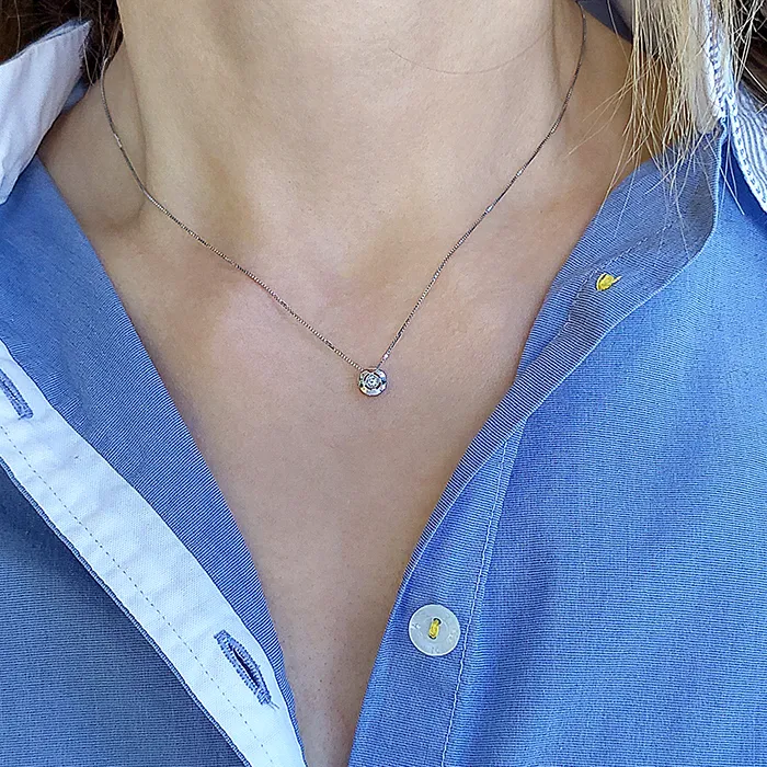 Λευκόχρυσο μενταγιόν με διαμάντι 0.08ct σετ με αλυσίδα σε 18 καράτια. MD14032