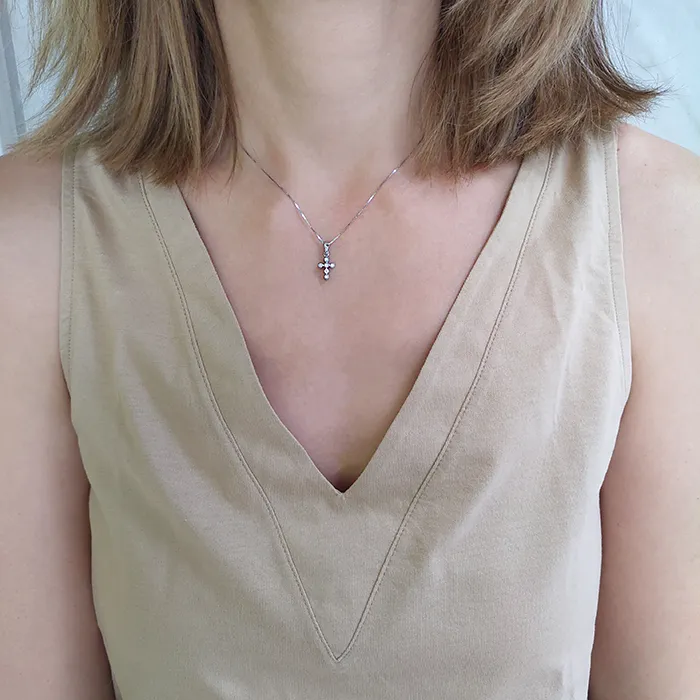 Σταυρός λευκόχρυσος με διαμάντια 0.08ct σε 18 καράτια σετ με αλυσίδα 18Κ. CR14989