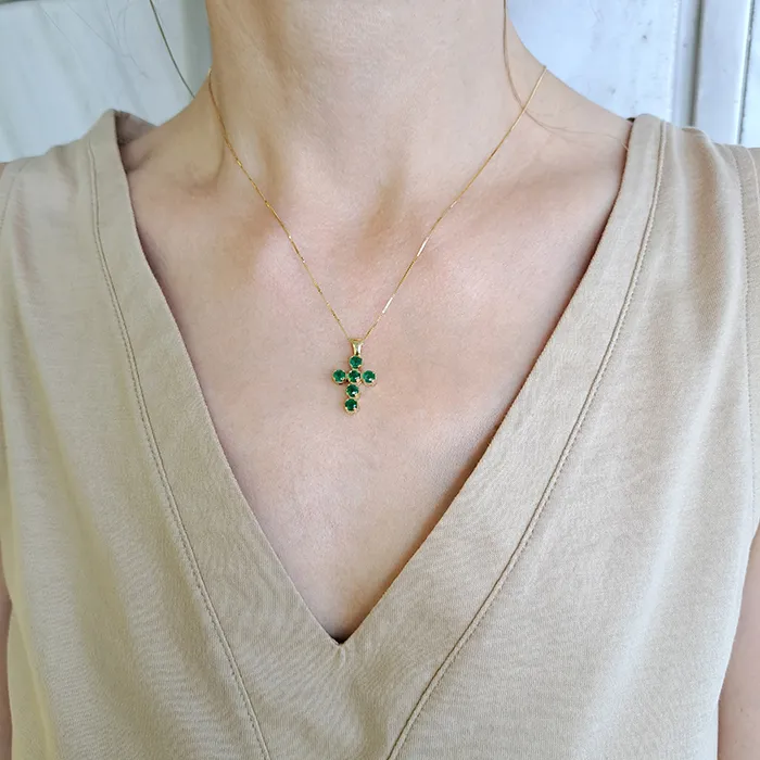 Χρυσός σταυρός με ορυκτά σμαράγδια 1.05ct σε 18 καράτια. CR16582