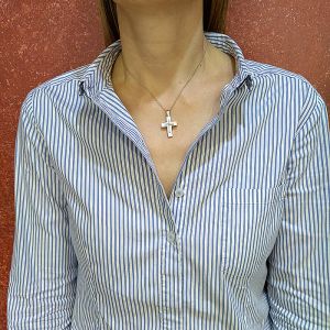 Λευκόχρυσος γυναικείος σταυρός με ζιργκόν και αλυσίδα σε 9 καράτια. CRA12600