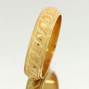 Ασημένιο δαχτυλίδι 925° επιχρυσωμένο με σκαλιστό σχέδιο. C13356