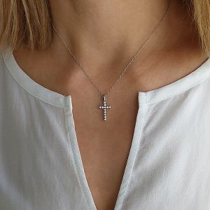 Γυναικείος μικρός σταυρός λευκόχρυσος με ζιργκόν σε 14 καράτια. CRS13519