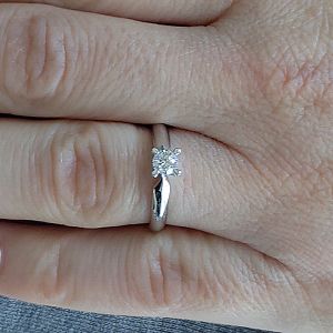 Λευκόχρυσο 18Κ μονόπετρο δαχτυλίδι με διαμάντι 0.33ct εξαιρετικής ποιότητας πιστοποιημένο από το διεθνές ινστιτούτο GIA. RD22713