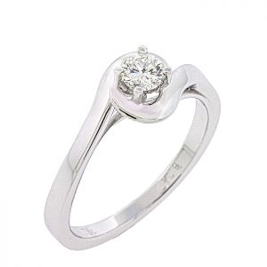 Λευκόχρυσο μονόπετρο δαχτυλίδι 18 καράτια με διαμάντι 0.19ct. RD15723