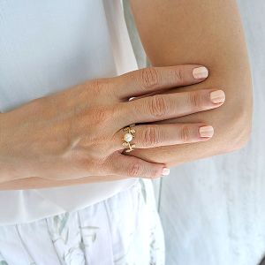 Χειροποίητο δαχτυλίδι χρυσό σε 18 καράτια με διαμάντια και μαργαριτάρια. RK16489