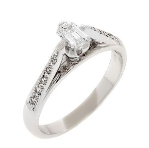 Δαχτυλίδι μονόπετρο με διαμάντι  BAGUETTE 0.39ct  λευκόχρυσο 18Κ. RD1694